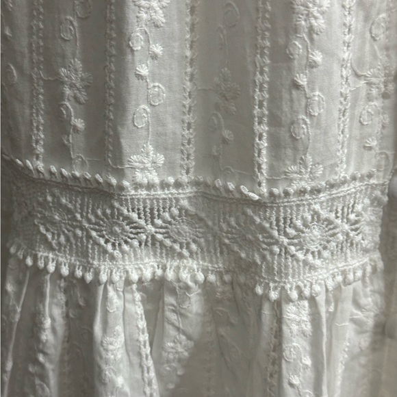 Chic White Tiered Maxi Skirt. Size S - Picture 5 of 9